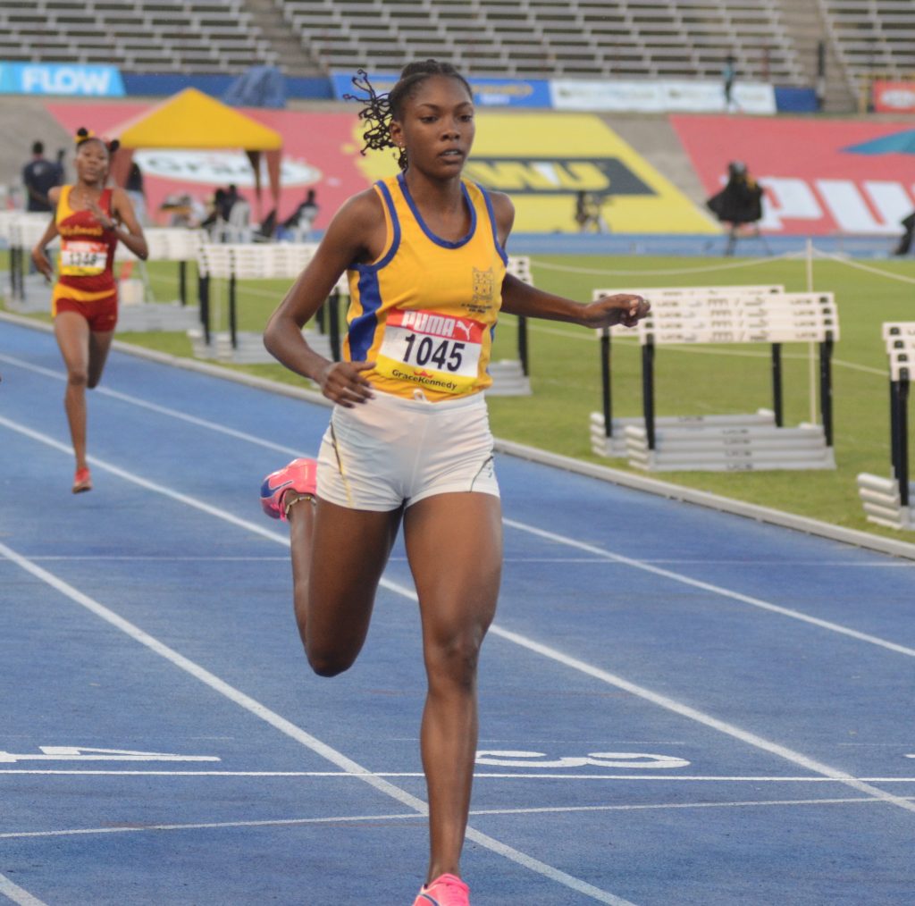 Two junior athletes receive awards Trackalerts