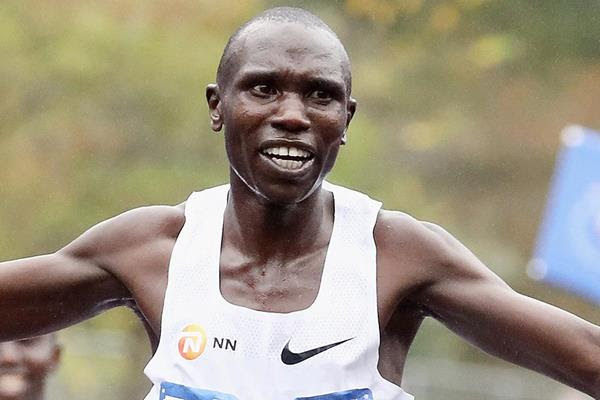 Geoffrey Kamworor breaks world half marathon record in Copenhagen with 58:01