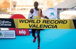 Joshua Cheptegei smashes world 10km record in Valencia