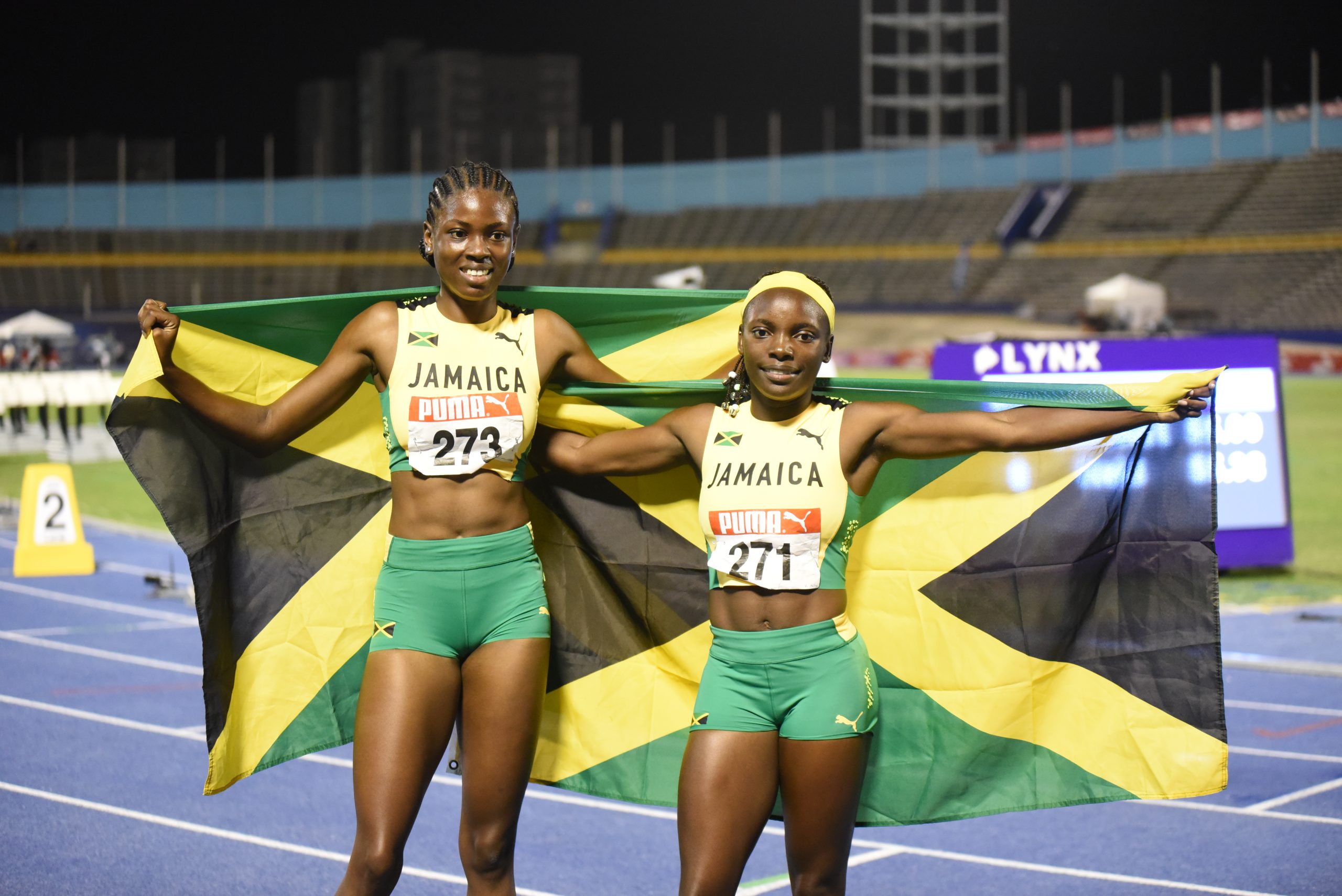 Kaylia Kelly, right, and Oneika McAnnuff, 1 and 2 in the U20 girls' 400m final at Carifta Games 2022