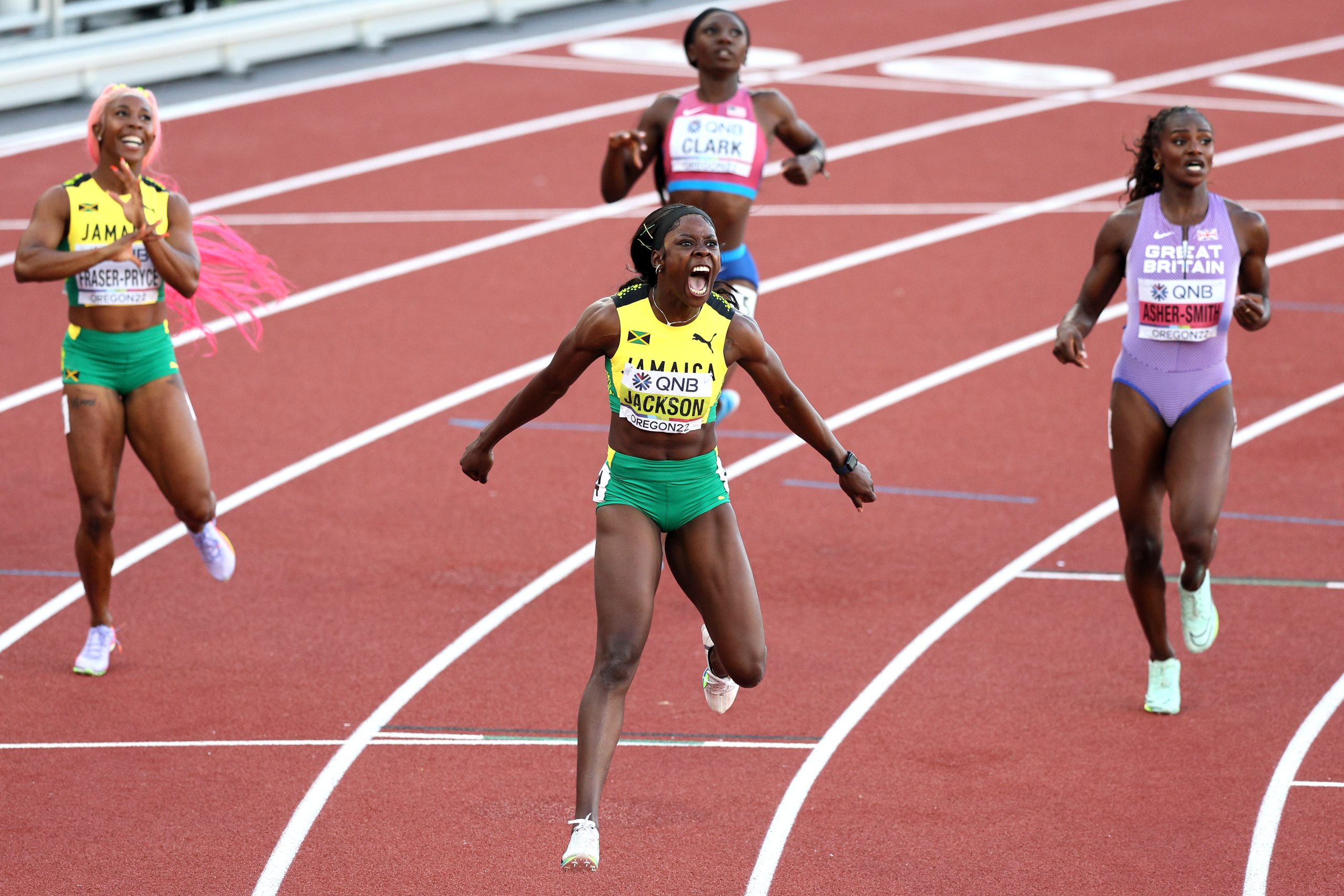 World 200m champion Shericka Jackson handed world champion Shelly-Ann Fraser-Pryce her first defeat in the 100m this season after the Jamaican clocked 10.73 seconds to secure the narrow victory over her fellow countrywoman at the Brussels 2022 Diamond League meeting on Friday (2).