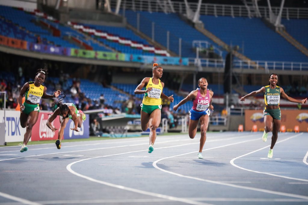 Clayton defends crown in record style, Cole gets silver at World U20